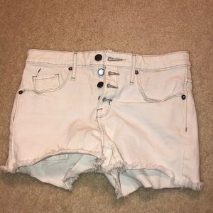 white mossimo shorts